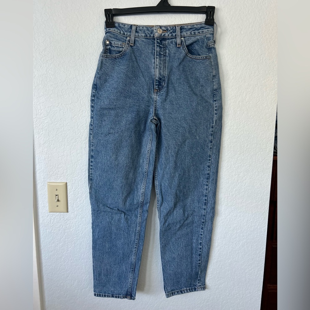Guess Classic Blue Denim Mom Jeans, Size 27